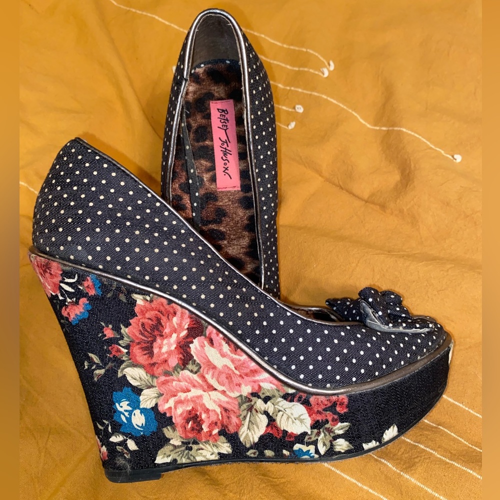 Betsey Johnson Misssie Wedges